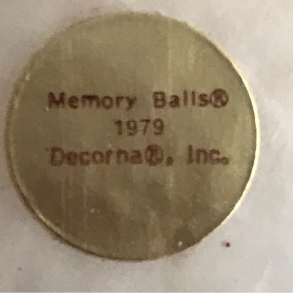 Paper Mache 1979 Memory Balls Christmas Jumbo Ornament By Decorna Inc. - Vintage - Picture 8 of 9